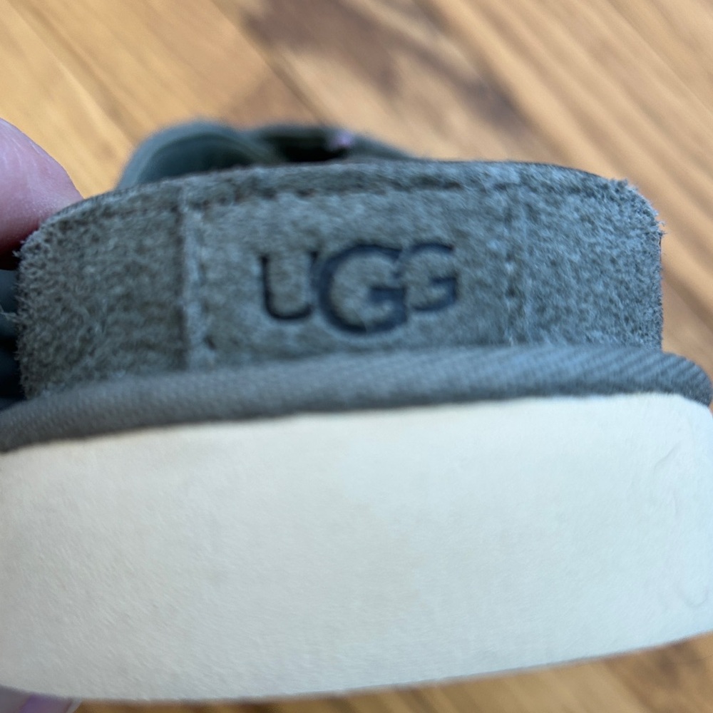 UGG Sandals Goldenstar Platform Slide - Picture 5 of 6